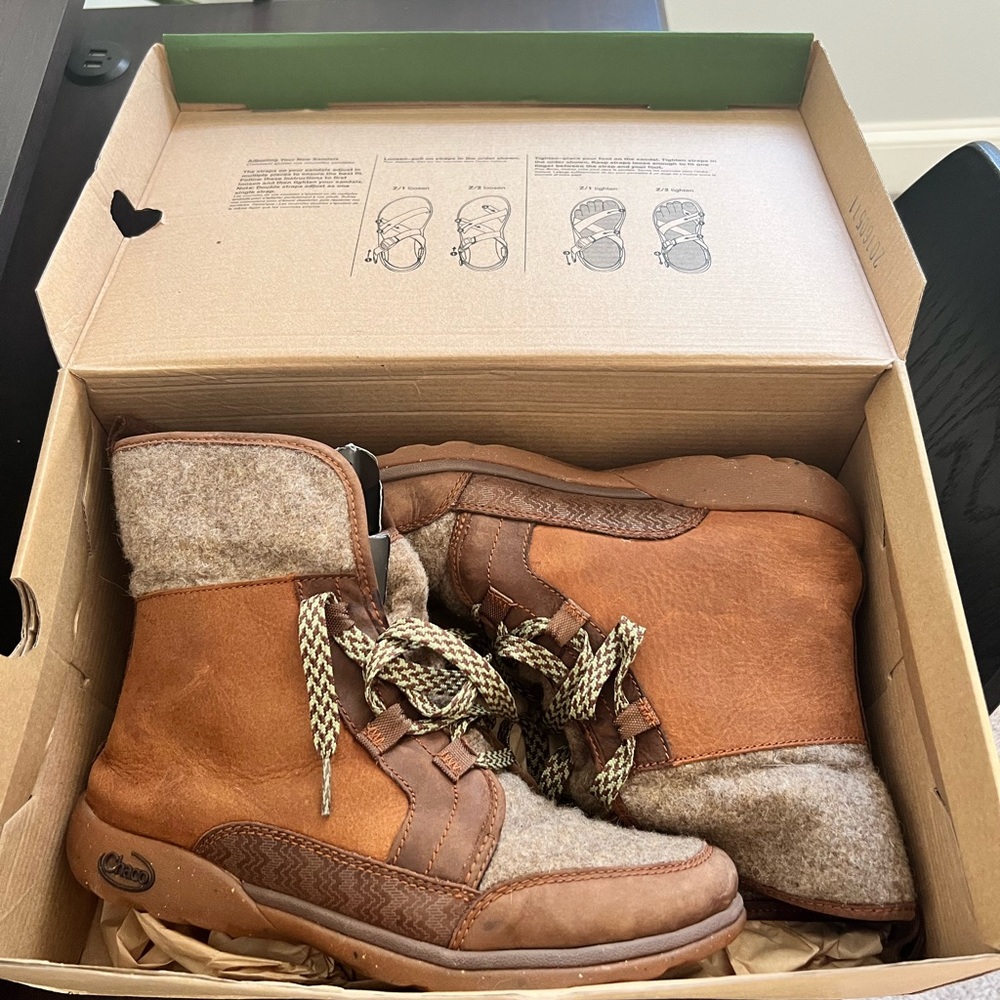 Woman’s Barbary Hiking boots